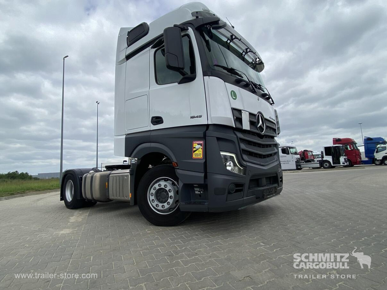 Mercedes Benz Tractor unit 
