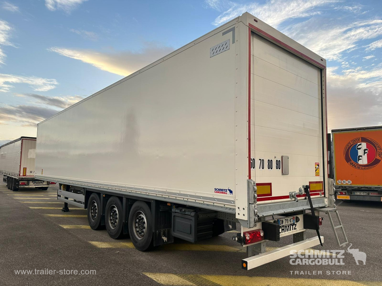 Schmitz Cargobull Semitrailer Dryfreight Porte relevante 