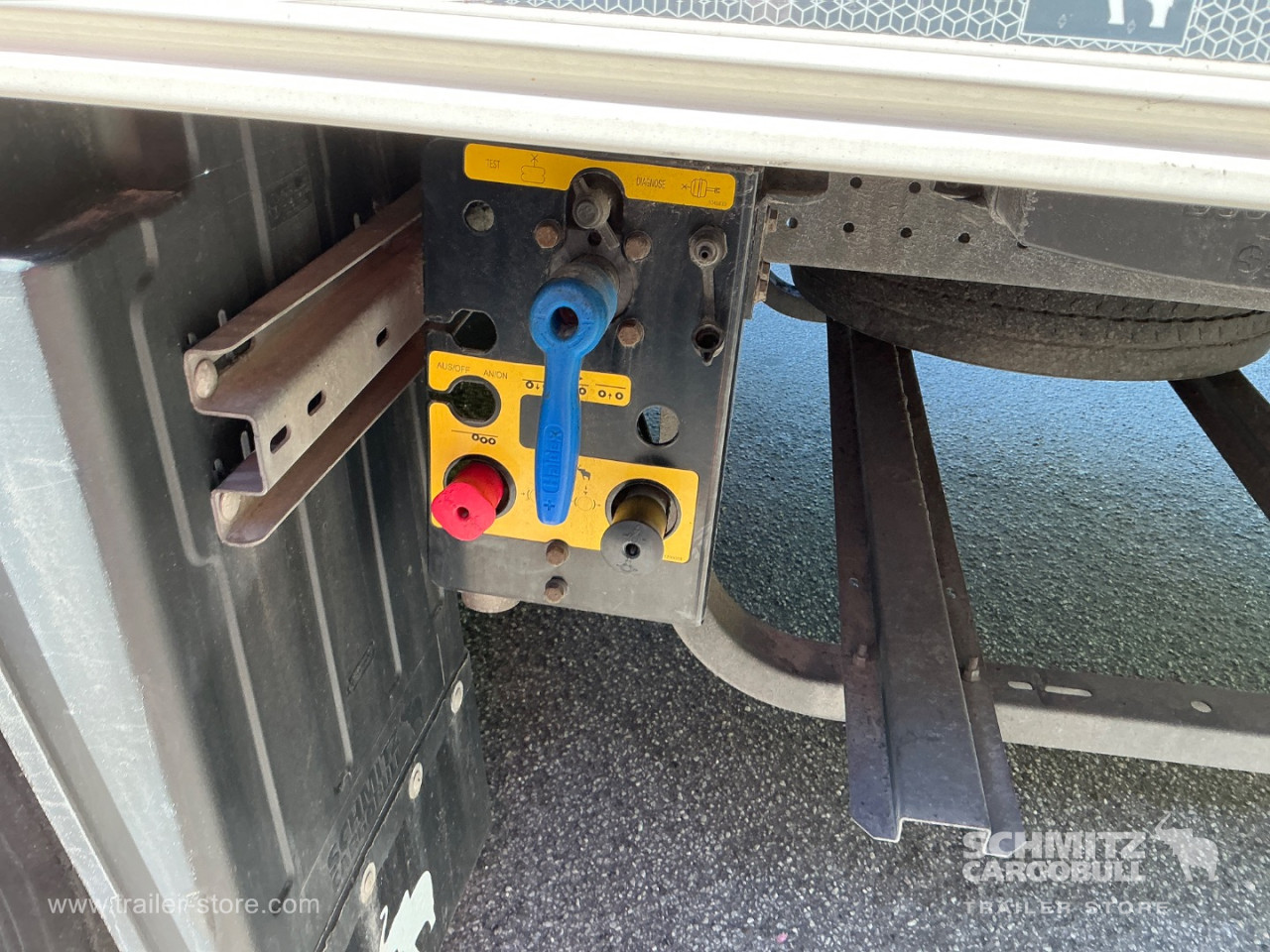 Schmitz Cargobull Reefer Meat hanging system 