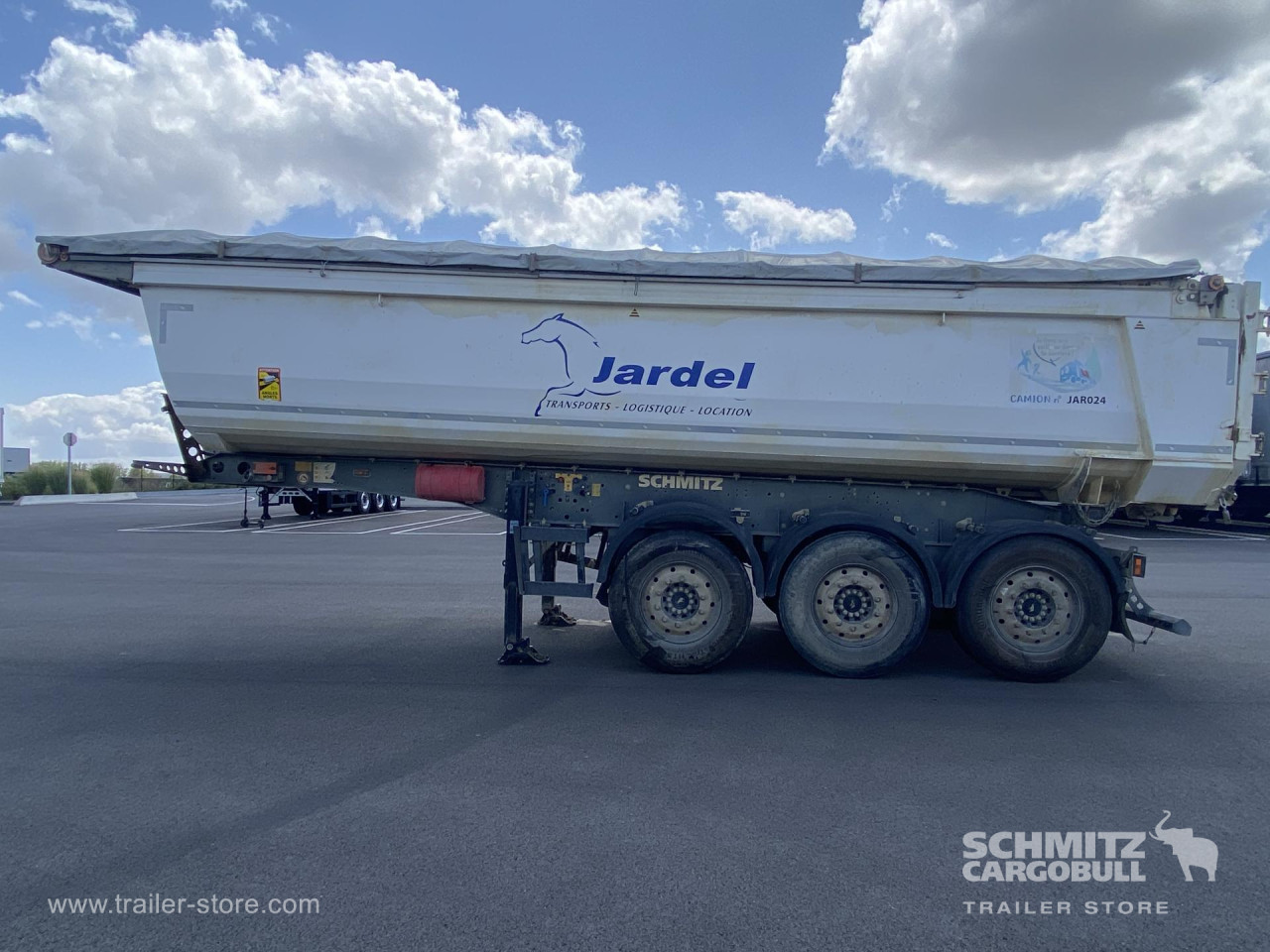 Schmitz Cargobull Semitrailer Tipper Steel half pipe body 24m³ 