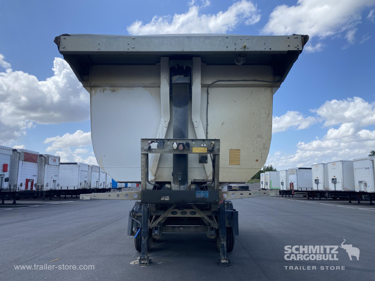 Schmitz Cargobull Semitrailer Tipper Steel half pipe body 24m³ 