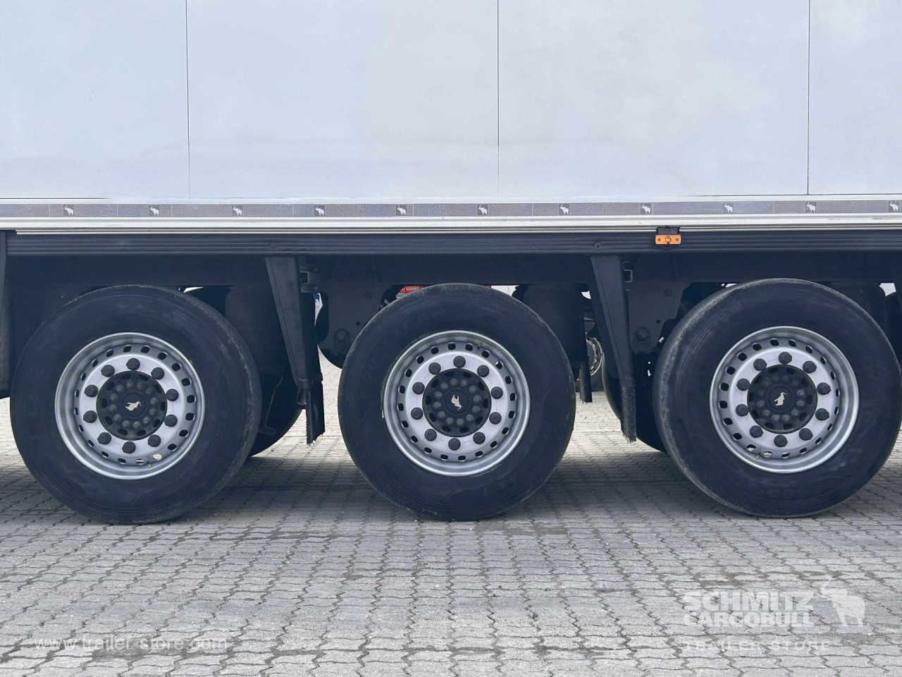 Schmitz Cargobull Reefer Meat hanging system 