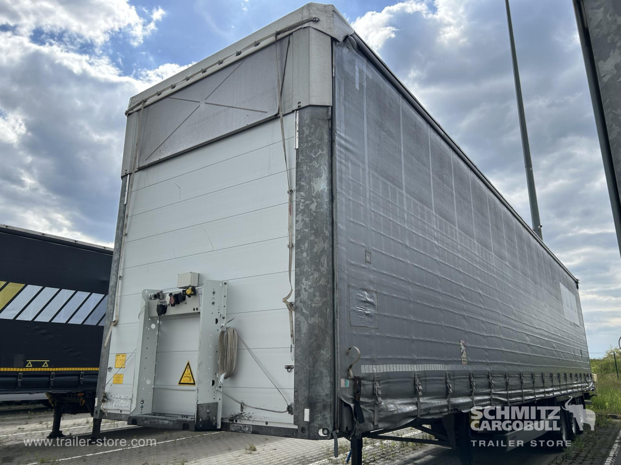 Schmitz Cargobull Curtainsider Mega 