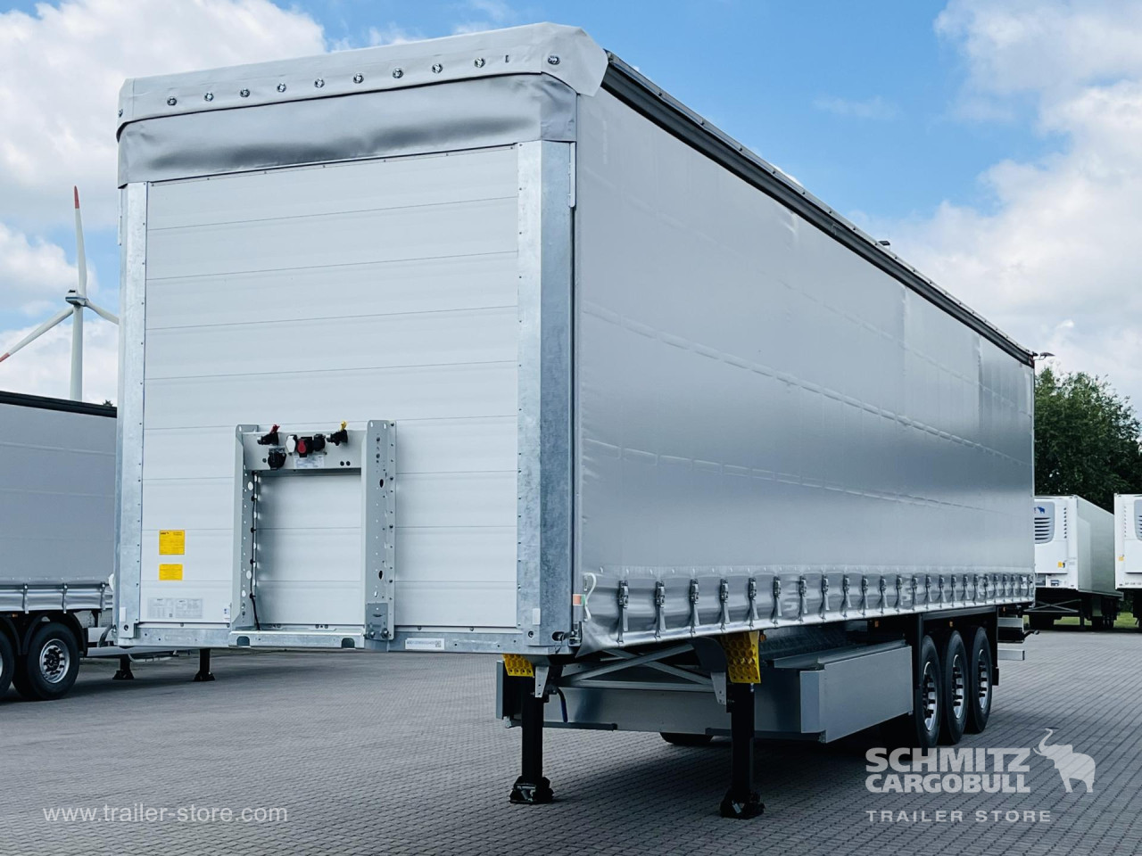 Schmitz Cargobull Curtainsider Standard Getränke 