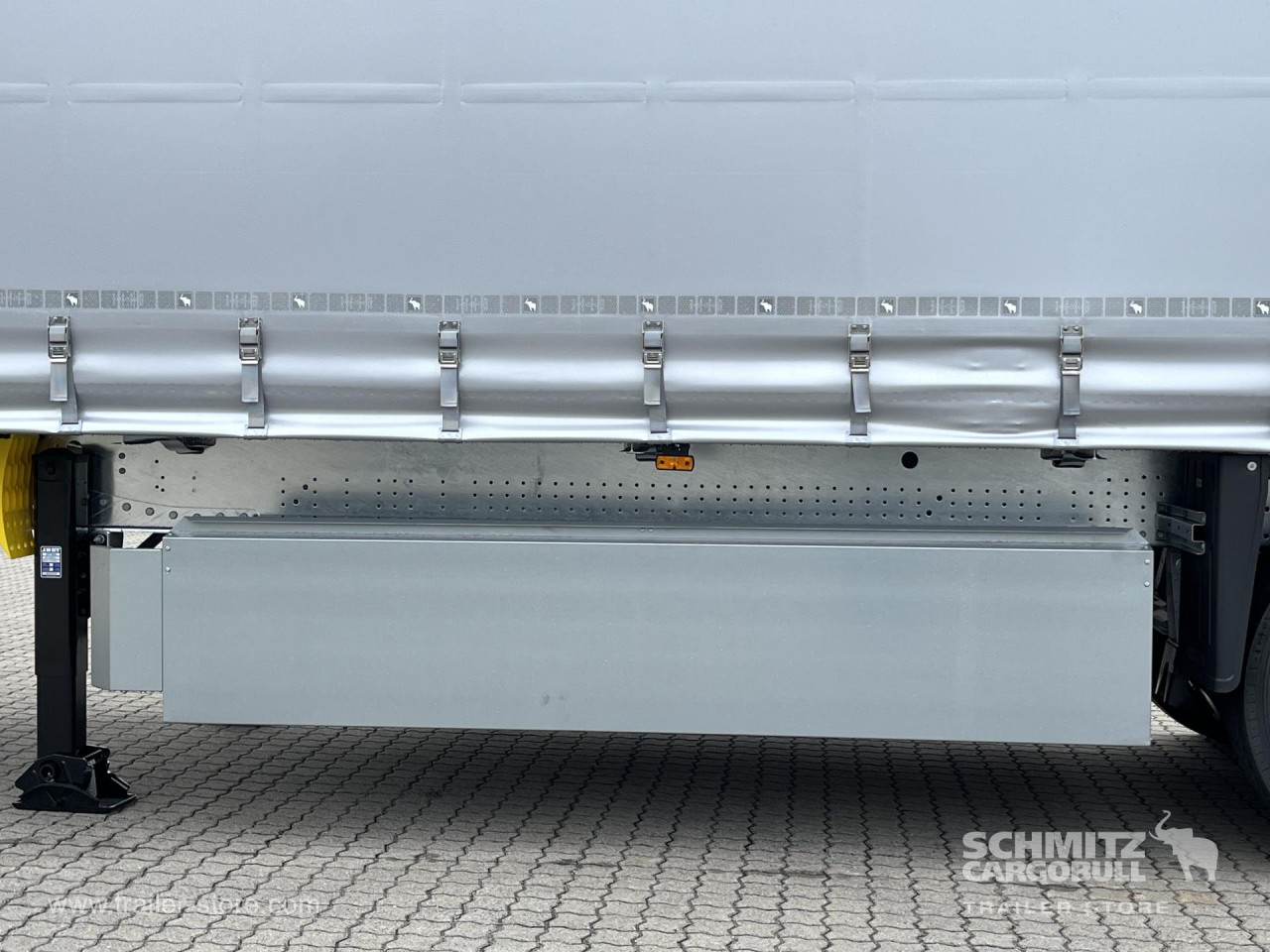Schmitz Cargobull Curtainsider Standard Getränke 