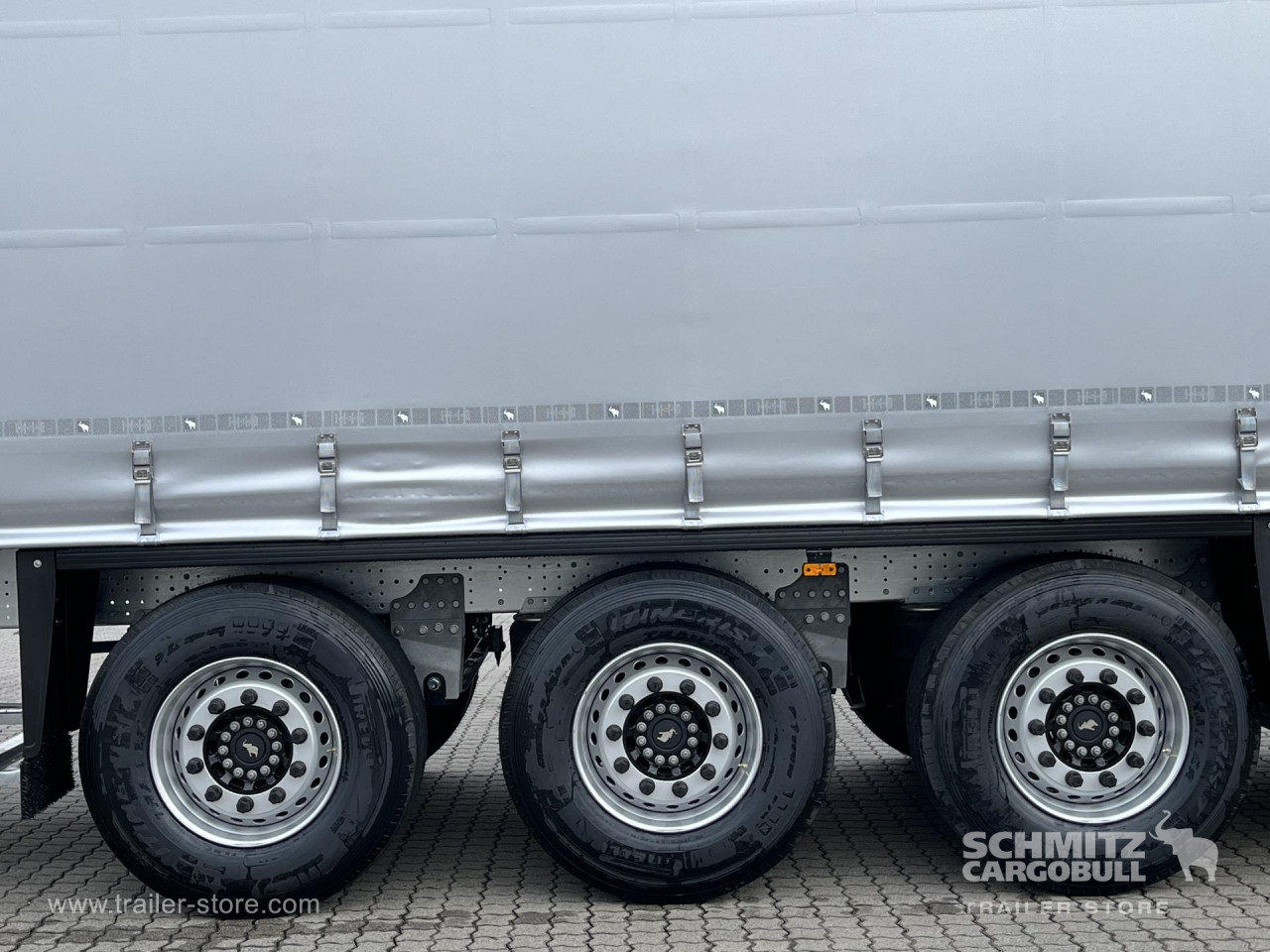 Schmitz Cargobull Curtainsider Standard Getränke 
