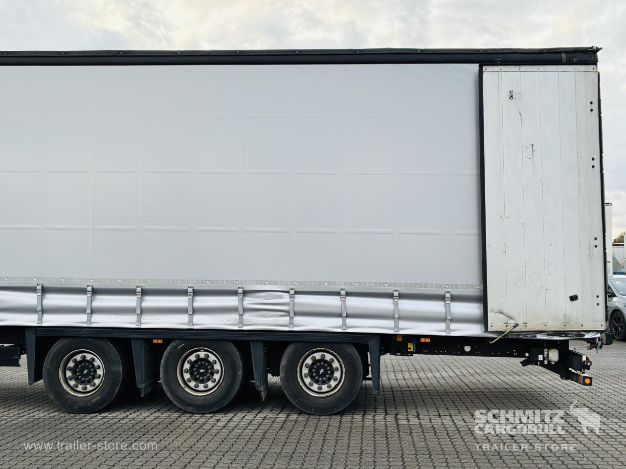 Schmitz Cargobull Curtainsider Mega Getränke 