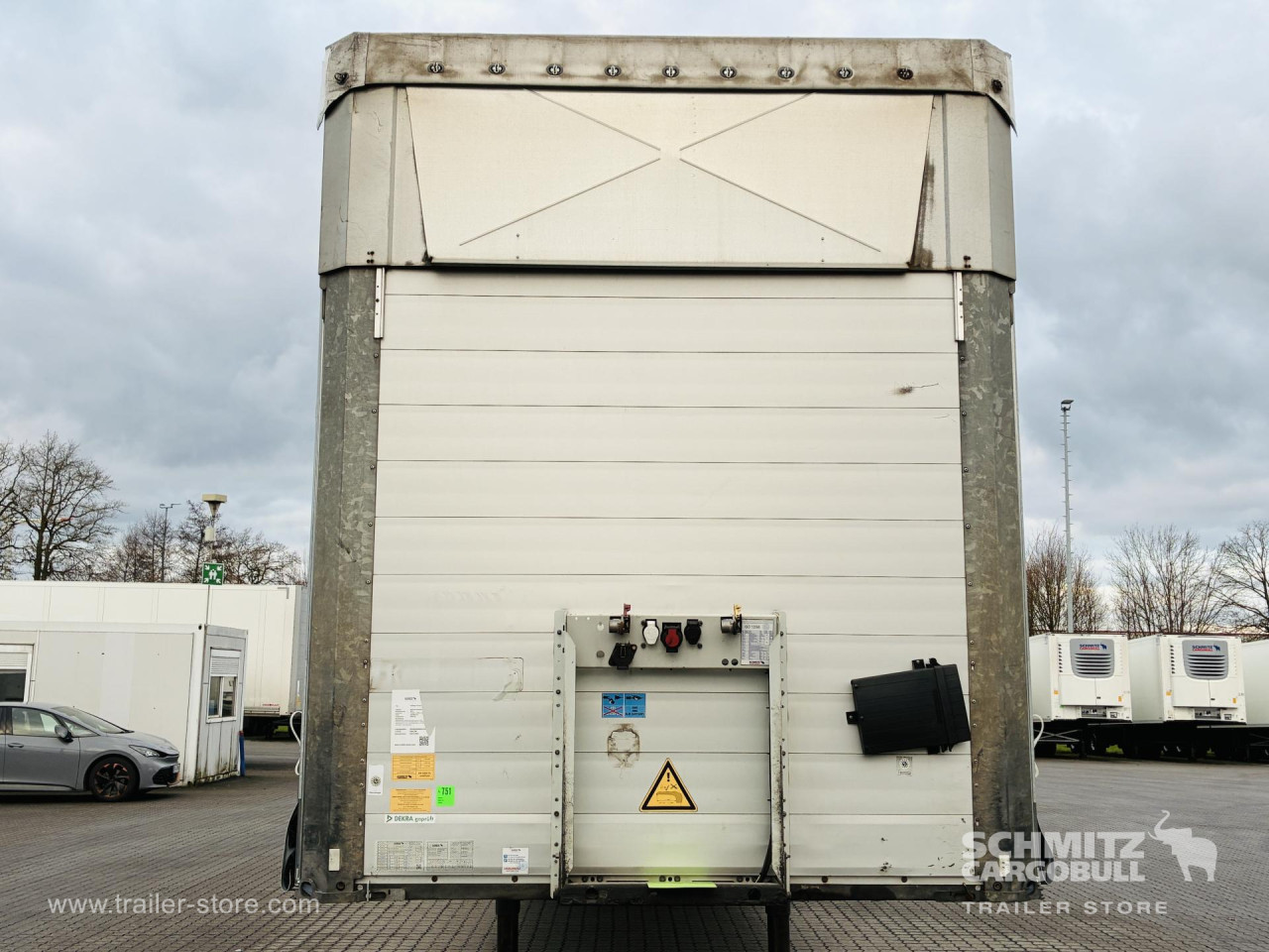 Schmitz Cargobull Curtainsider Mega Getränke 