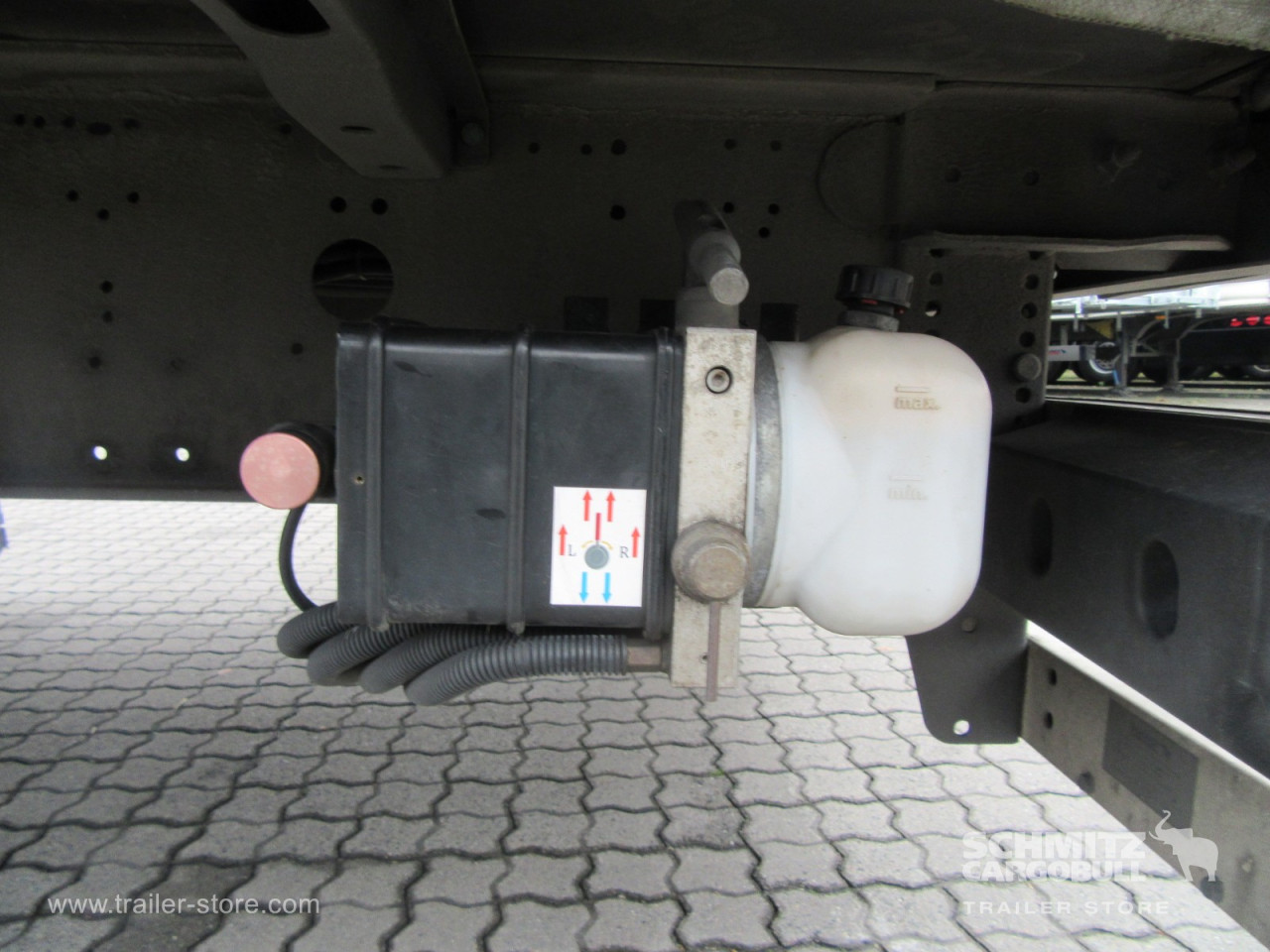 Schmitz Cargobull Curtainsider Mega Getränke 