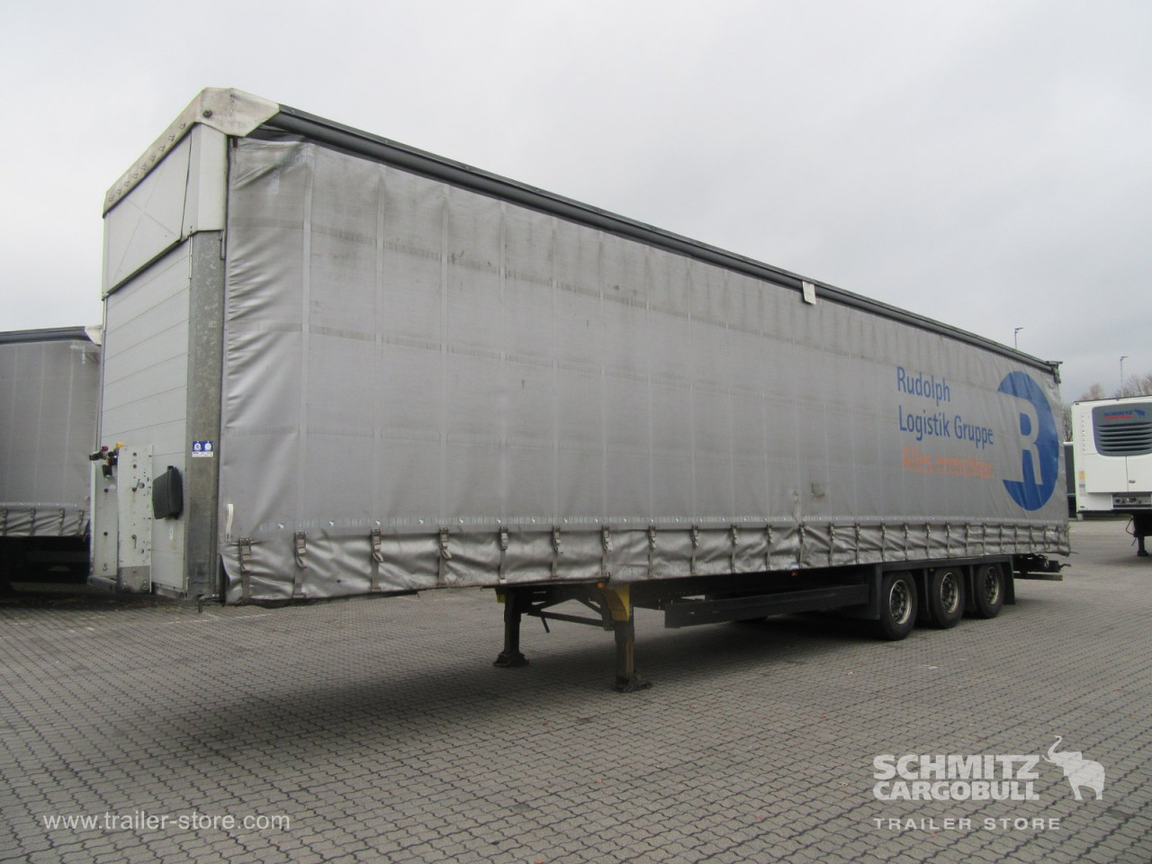 Schmitz Cargobull Curtainsider Mega Getränke 