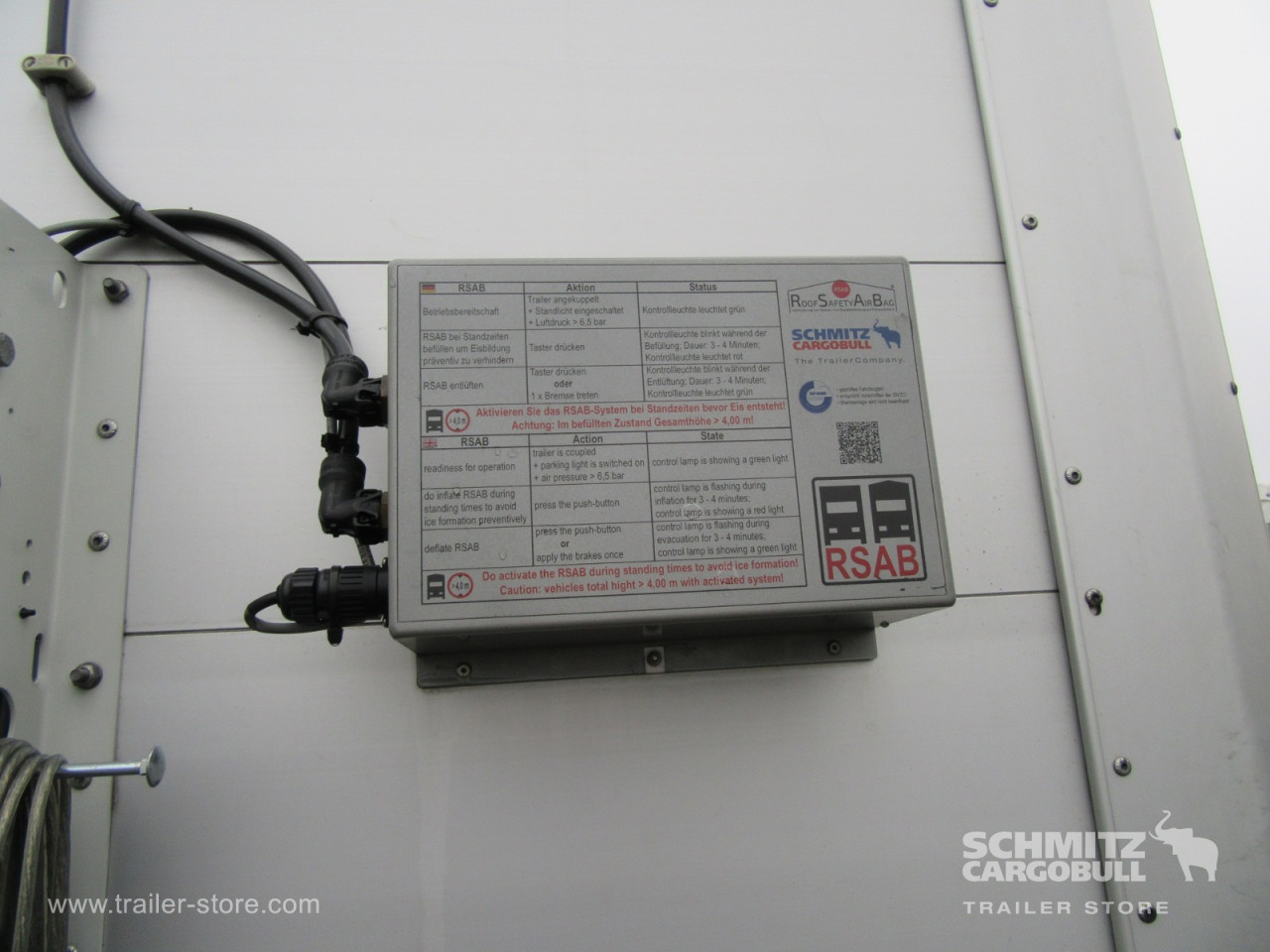 Schmitz Cargobull Curtainsider Standard Getränke 