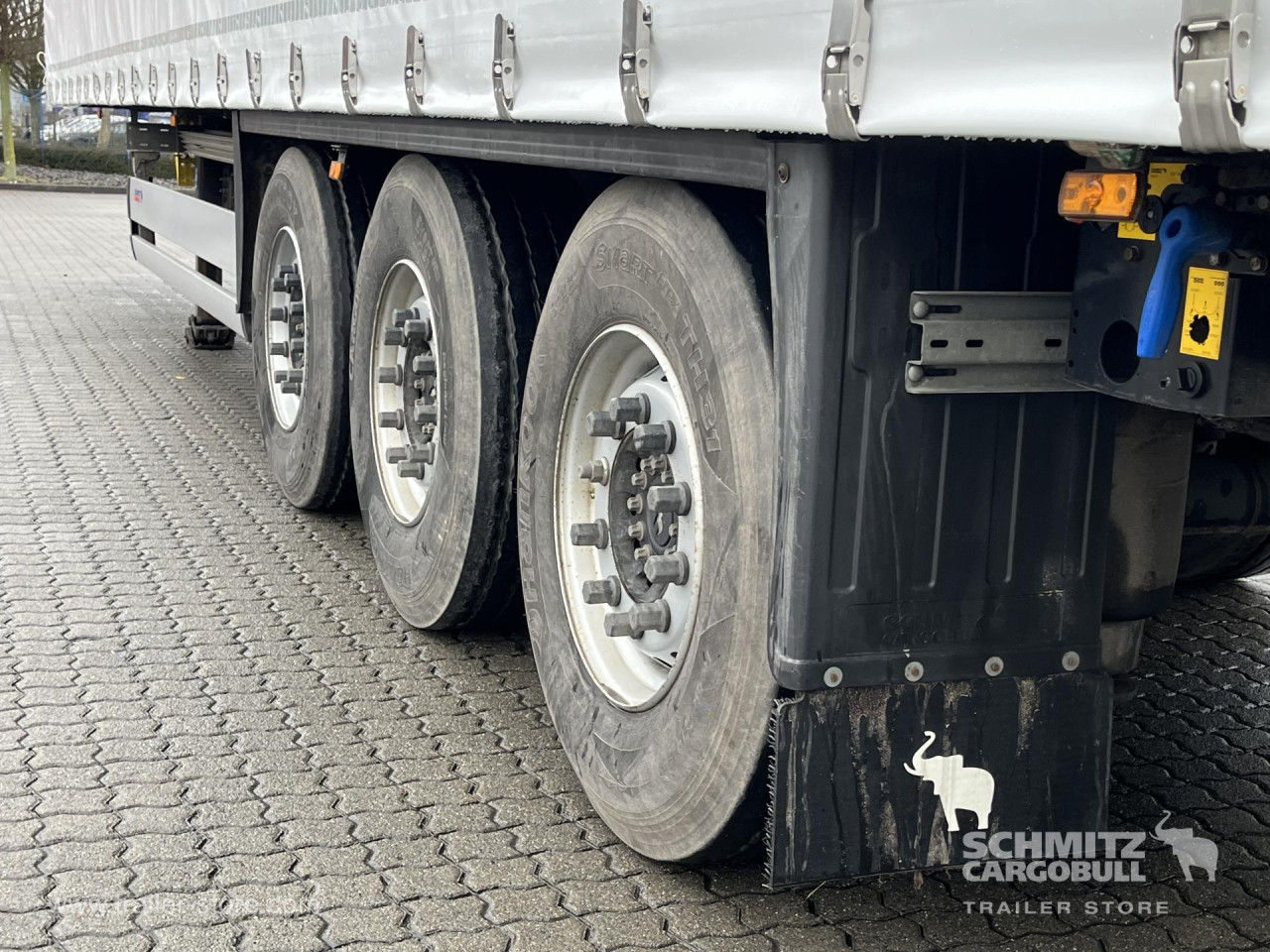 Schmitz Cargobull Curtainsider Standard Getränke 