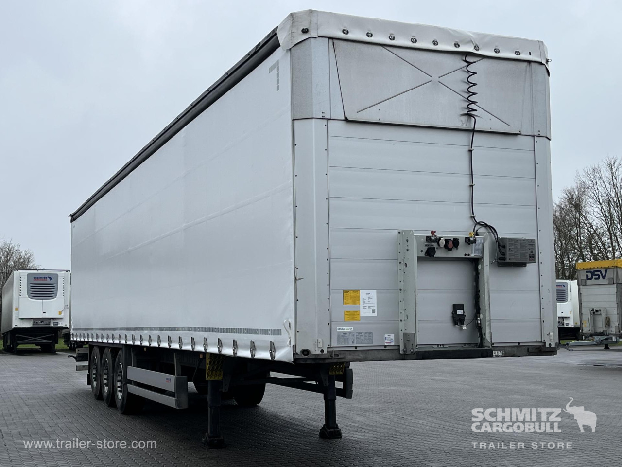 Schmitz Cargobull Curtainsider Standard Getränke 