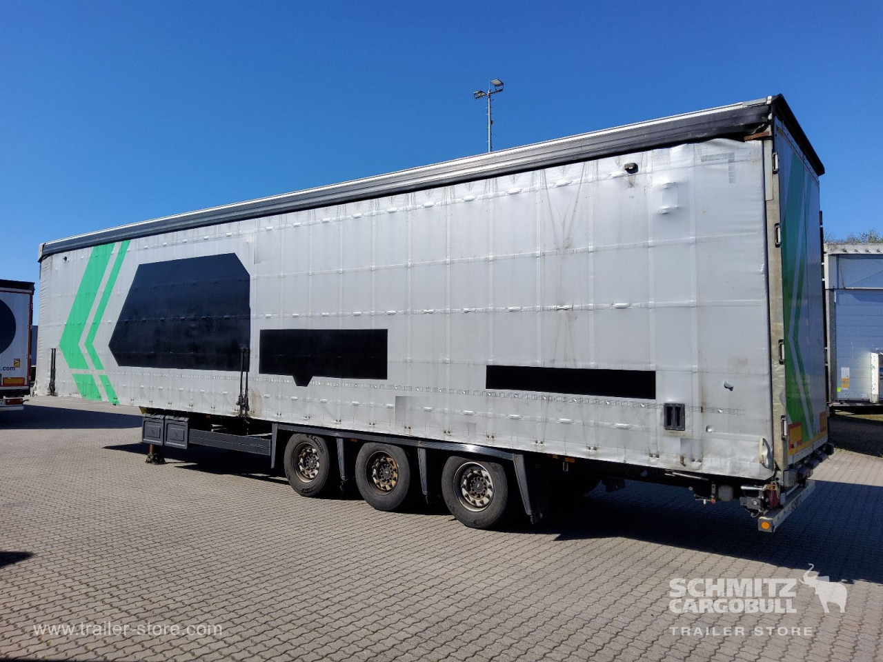 Schmitz Cargobull Curtainsider Mega Getränke 