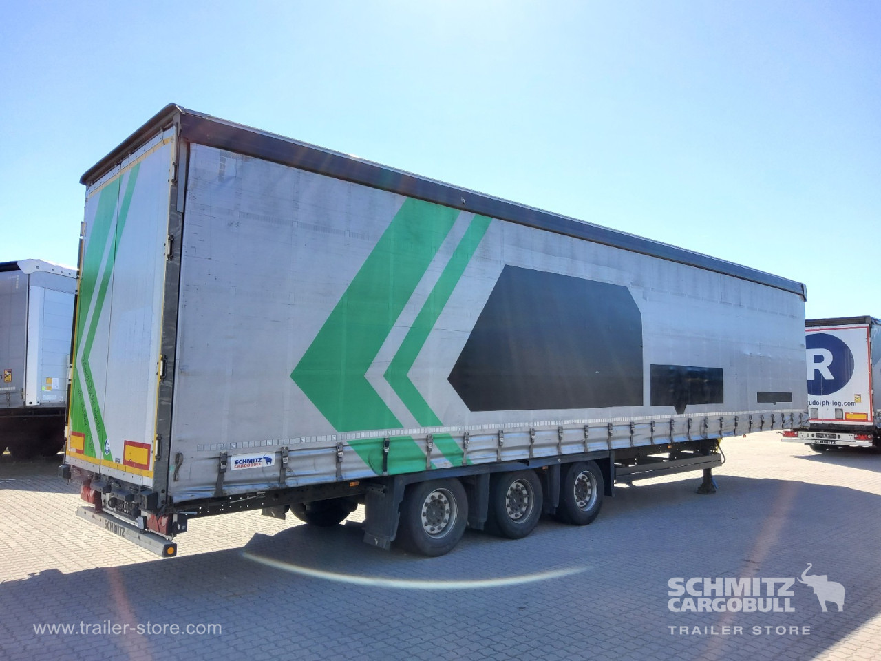 Schmitz Cargobull Curtainsider Mega Getränke 