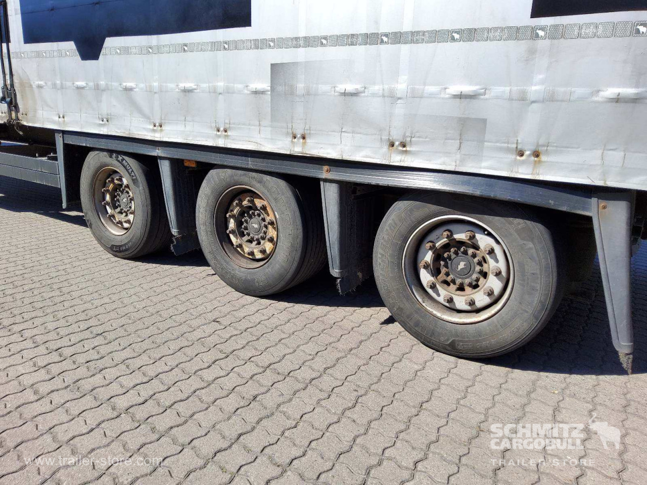 Schmitz Cargobull Curtainsider Mega Getränke 