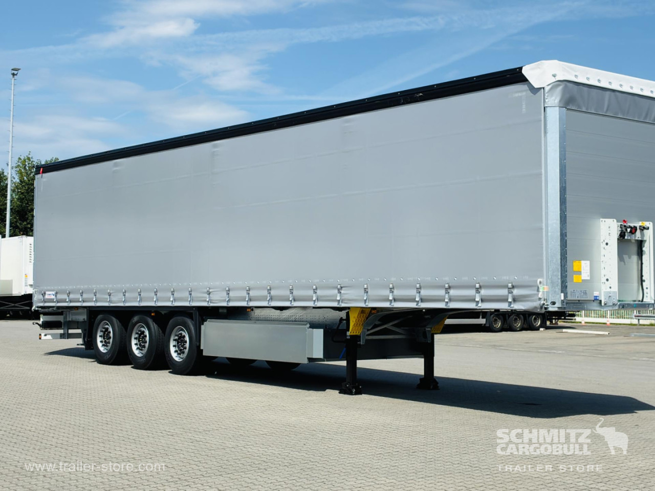 Schmitz Cargobull Curtainsider Standard Getränke 