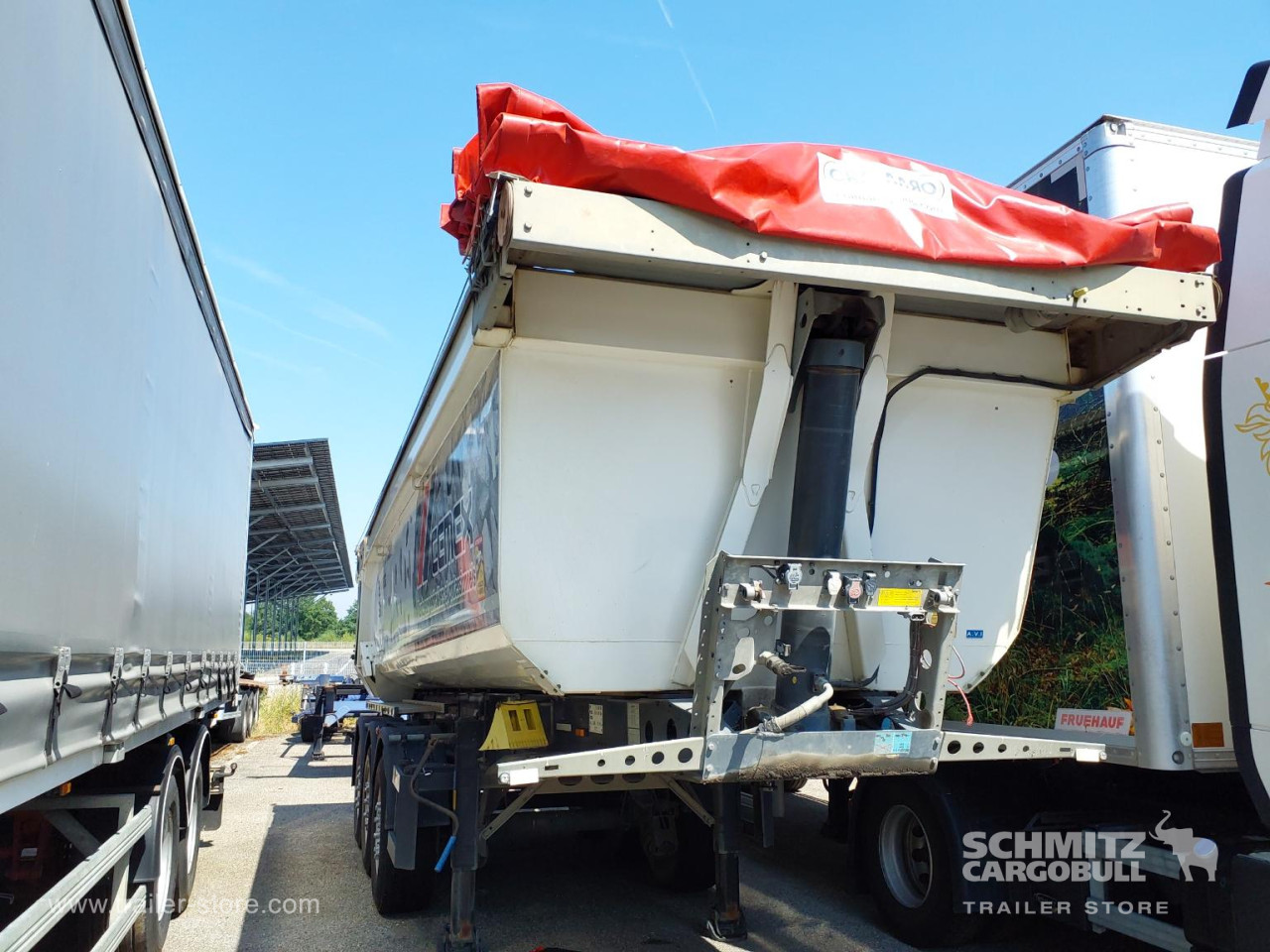 Schmitz Cargobull Semitrailer Tipper Steel half pipe body 26m³ 