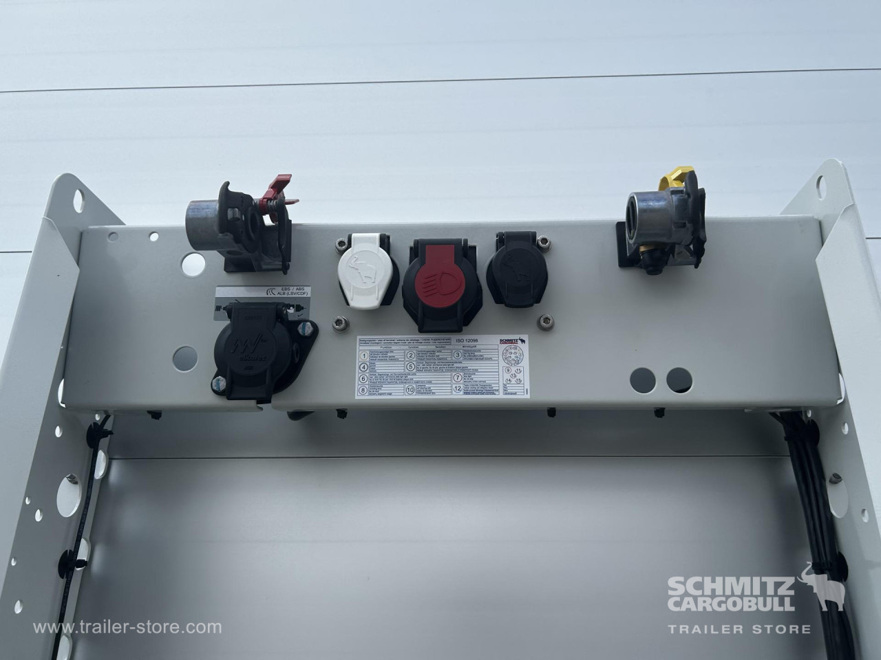 Schmitz Cargobull Curtainsider Standard Getränke 