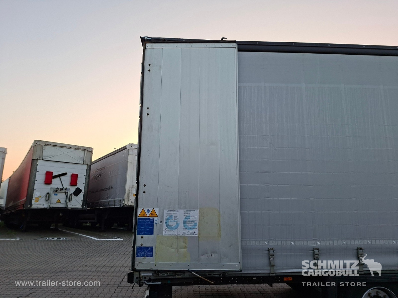 Schmitz Cargobull Curtainsider Mega 