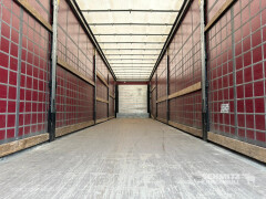 Schmitz Cargobull Semitrailer Curtainsider Standard Hayon 