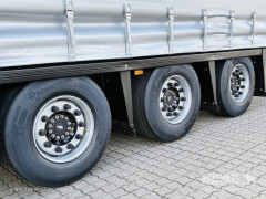 Schmitz Cargobull Curtainsider Mega Getränke 
